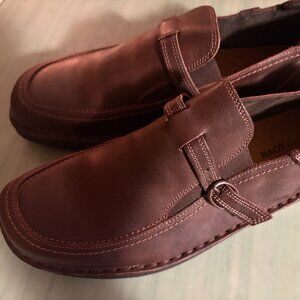 NEW  Womens Naot Brown Leather Buckle Loafers  EU Size 41 US 10